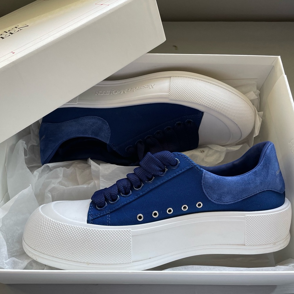Alexander McQueen Sneakers 💙